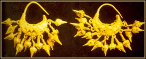 crescent-moon-gold-earrings-babylon